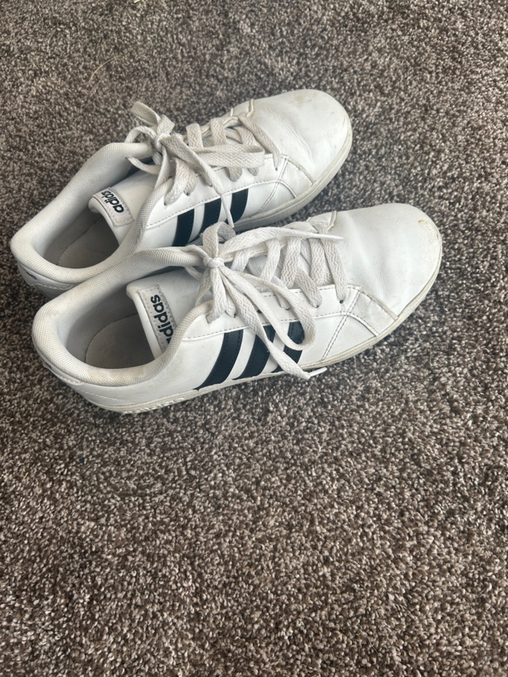 Kid’s Adidas Size 4 White Sneakers with Black Stripes water resistant coating - Picture 5 of 6